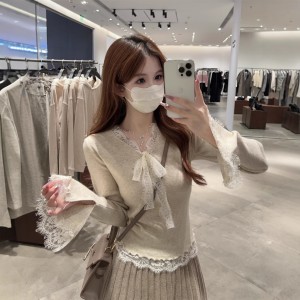French style bow V-neck knitted sweater for women's autumn and winter, gentle style, anti-aging lace patchwork inner top